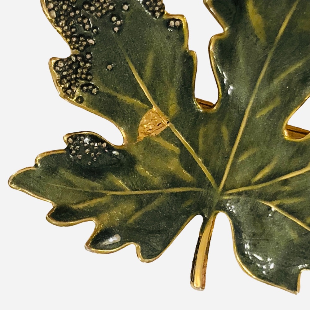 Vintage Detailed Green Enamel Leaf Brooch Pin - Picture 4 of 5